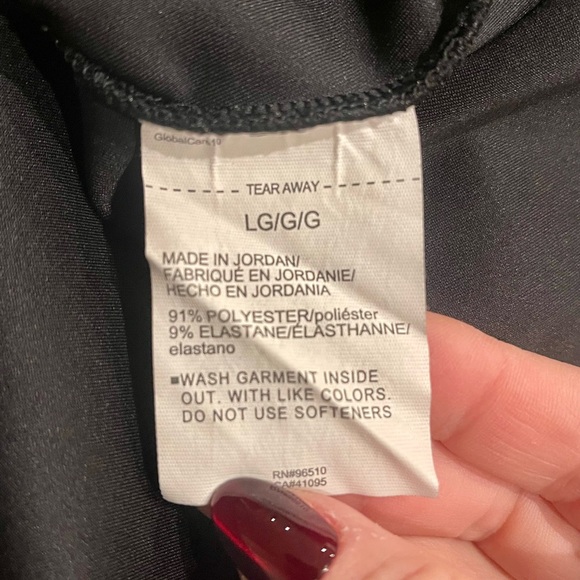 Under Armour Black Sweatshirt with White Sleeve Logo - Picture 6 of 6